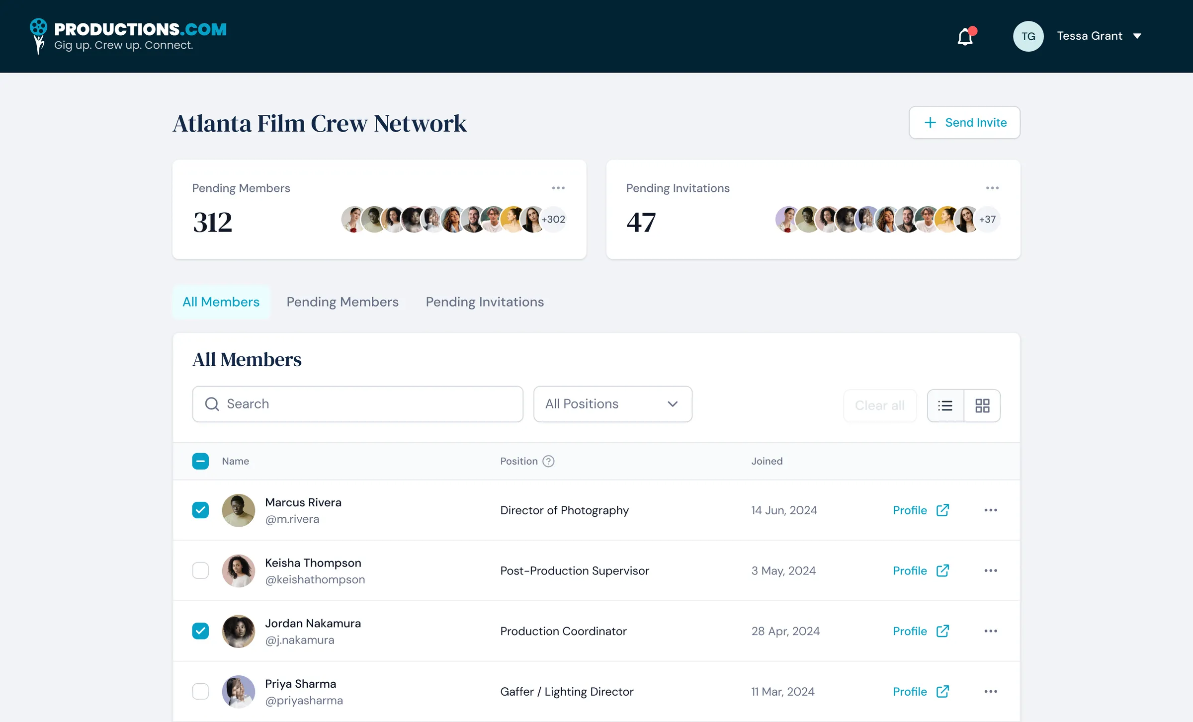 Productions.com crew community: pending members and invitations above a member list with positions.